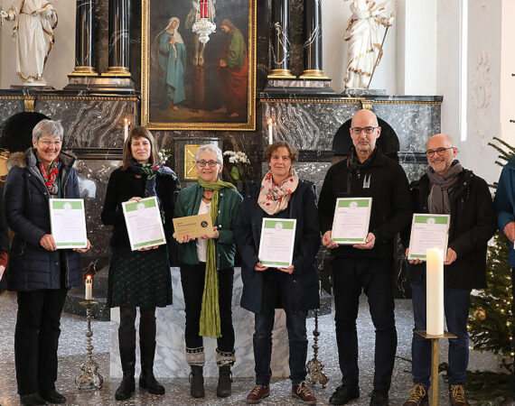 Das Umweltteam der Katholischen Kirche Stadt Luzern mit oeku-Präsidentin Vroni Peterhans